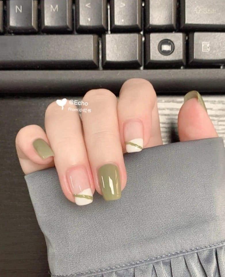 11 mẫu nail xinh xắn nhẹ nhàng, rất phù hợp để hội gái ngoan 'làm đỏm' dịp Tết - Ảnh 9. 11 mẫu nail xinh xắn nhẹ nhàng, rất phù hợp để hội gái ngoan 'làm đỏm' dịp Tết - Ảnh 9.