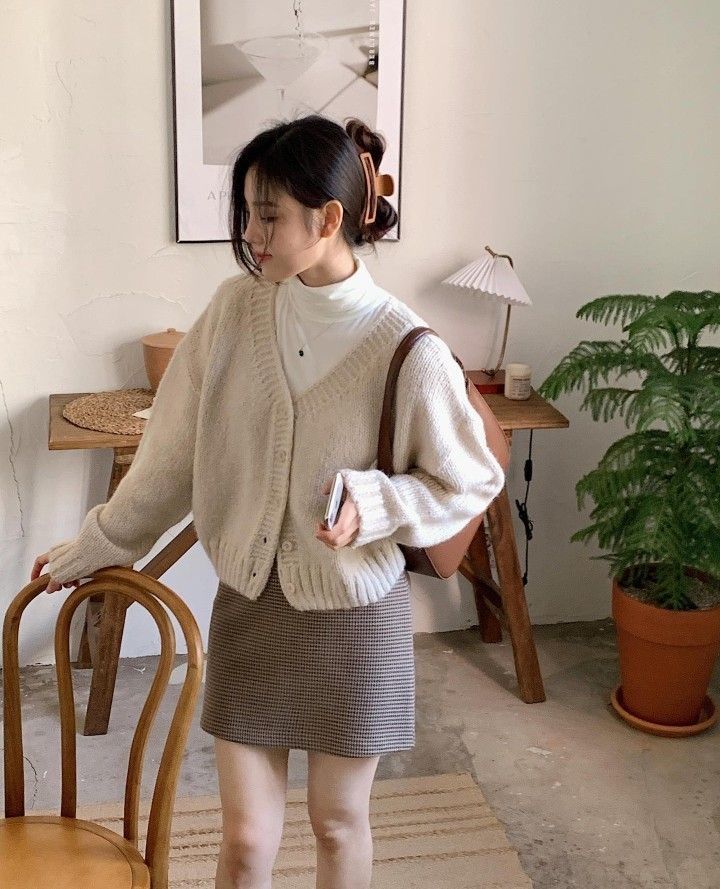 5 kiểu áo là "cạ cứng" của chân váy giúp chị em mặc đẹp suốt - Ảnh 5. 5 kiểu áo là "cạ cứng" của chân váy giúp chị em mặc đẹp suốt - Ảnh 5.
