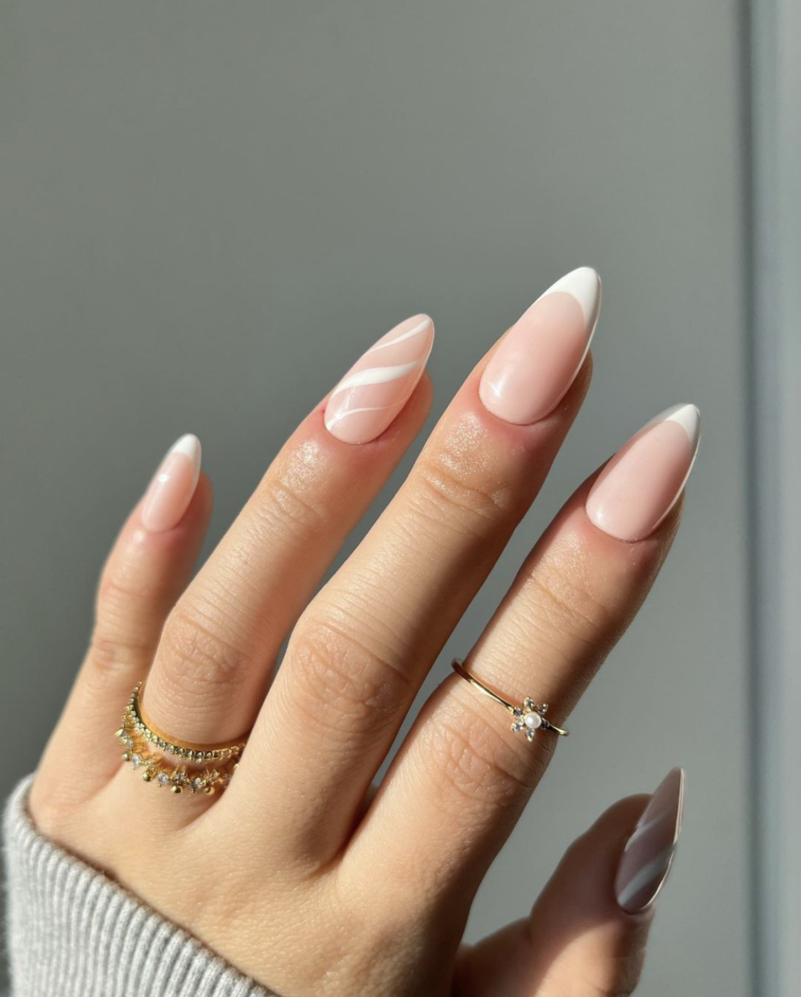 11 mẫu nail xinh xắn nhẹ nhàng, rất phù hợp để hội gái ngoan 'làm đỏm' dịp Tết - Ảnh 5. 11 mẫu nail xinh xắn nhẹ nhàng, rất phù hợp để hội gái ngoan 'làm đỏm' dịp Tết - Ảnh 5.
