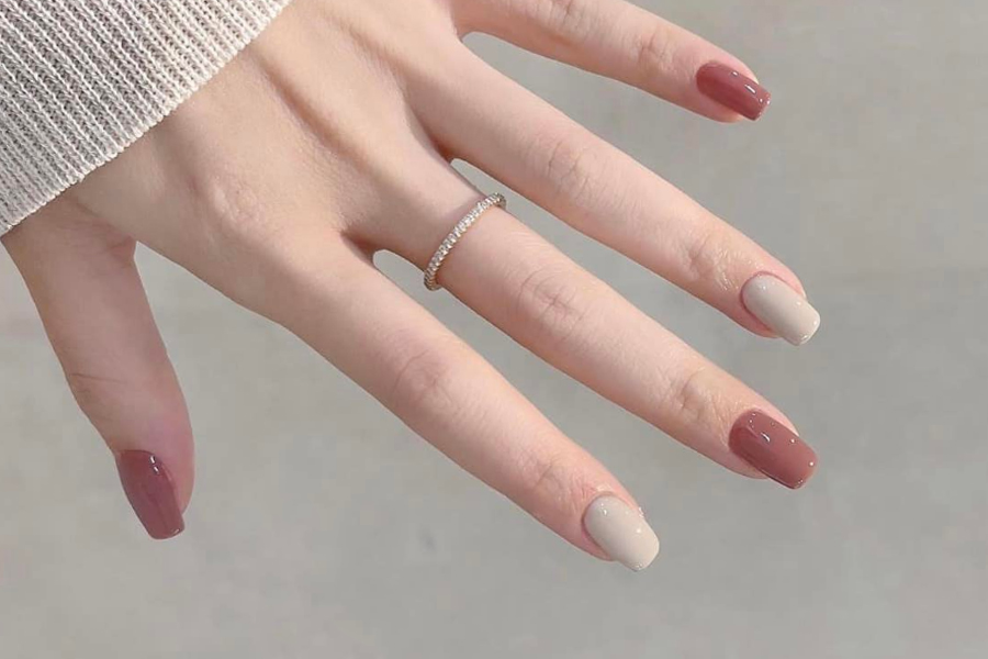 11 mẫu nail xinh xắn nhẹ nhàng, rất phù hợp để hội gái ngoan 'làm đỏm' dịp Tết - Ảnh 8. 11 mẫu nail xinh xắn nhẹ nhàng, rất phù hợp để hội gái ngoan 'làm đỏm' dịp Tết - Ảnh 8.