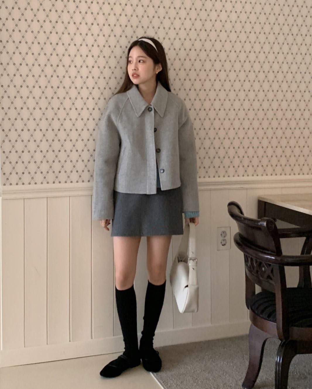 Áo khoác dạ dáng ngắn vừa sang chảnh lại tôn dáng cho nàng công sở - Ảnh 10. Áo khoác dạ dáng ngắn vừa sang chảnh lại tôn dáng cho nàng công sở - Ảnh 10.